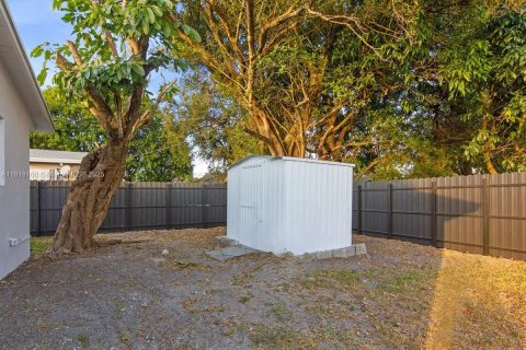 Купить виллу или дом в Майами, Флорида 3 спальни, 81.29м2, № 1974401 - фото 14