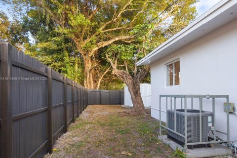 Купить виллу или дом в Майами, Флорида 3 спальни, 81.29м2, № 1974401 - фото 16