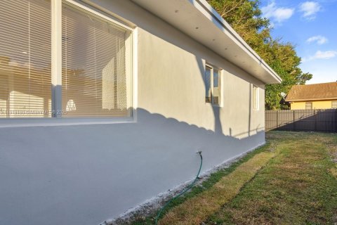 Купить виллу или дом в Майами, Флорида 3 спальни, 81.29м2, № 1974401 - фото 17