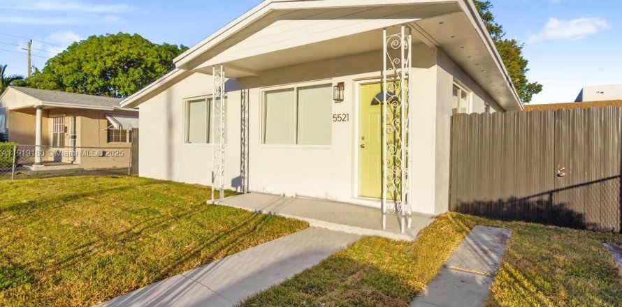 Дом в Майами, Флорида 3 спальни, 81.29м2 № 1974401