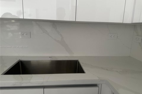 Condominio en alquiler en Miami Beach, Florida, 2 dormitorios, 100.98 m2 № 1811437 - foto 5