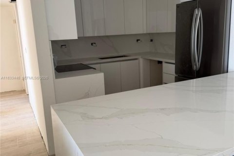 Condominio en alquiler en Miami Beach, Florida, 2 dormitorios, 100.98 m2 № 1811437 - foto 2