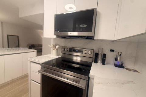 Снять в аренду кондоминиум в Майами-Бич, Флорида 2 спальни, 100.98м2, № 1811437 - фото 8