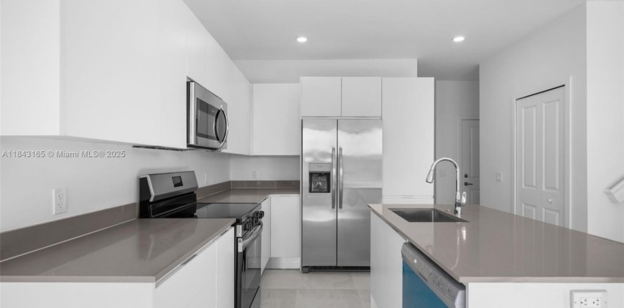 Touwnhouse à Miami, Floride 3 chambres, 173.73 m2 № 1836297