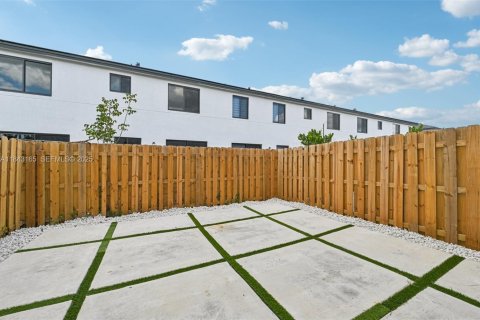 Touwnhouse à louer à Miami, Floride: 3 chambres, 173.73 m2 № 1836297 - photo 22