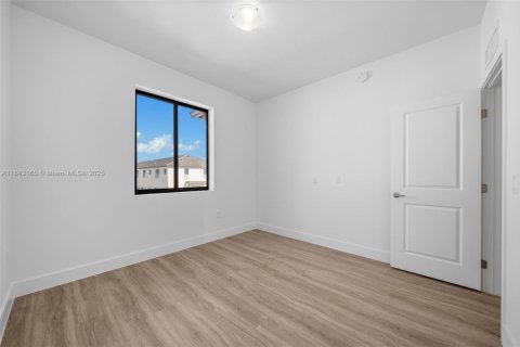 Touwnhouse à louer à Miami, Floride: 3 chambres, 173.73 m2 № 1836297 - photo 10