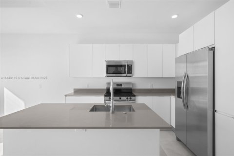 Touwnhouse à louer à Miami, Floride: 3 chambres, 173.73 m2 № 1836297 - photo 12