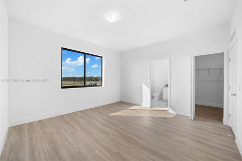 Touwnhouse à louer à Miami, Floride: 3 chambres, 173.73 m2 № 1836297 - photo 2