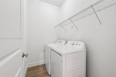 Touwnhouse à louer à Miami, Floride: 3 chambres, 173.73 m2 № 1836297 - photo 16