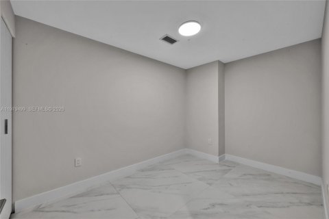 Снять в аренду кондоминиум в Майами, Флорида 3 спальни, 121.33м2, № 2044112 - фото 26