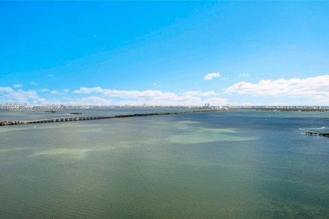 Снять в аренду кондоминиум в Майами, Флорида 3 спальни, 121.33м2, № 2044112 - фото 15