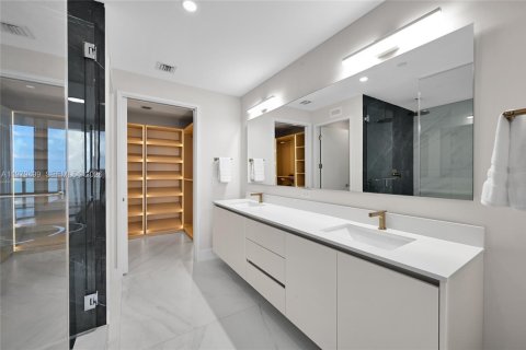 Снять в аренду кондоминиум в Майами, Флорида 3 спальни, 121.33м2, № 2044112 - фото 22