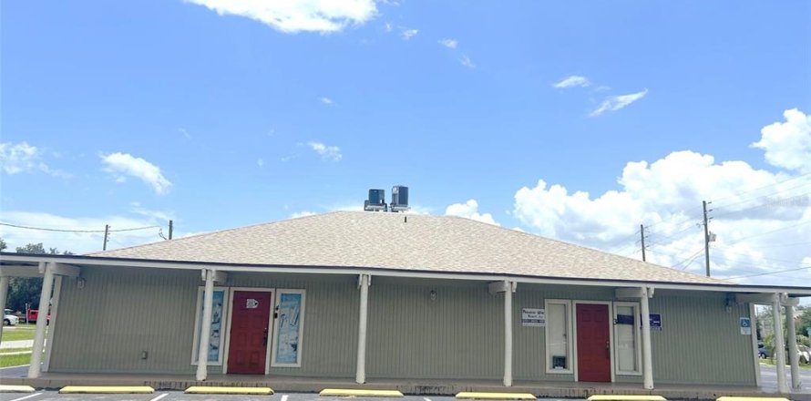 Commercial property in Kissimmee, Florida 557.41 sq.m. № 2224356
