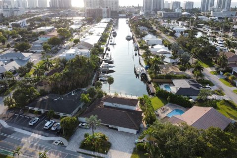 Villa ou maison à vendre à Fort Lauderdale, Floride: 4 chambres, 267.74 m2 № 1867137 - photo 2