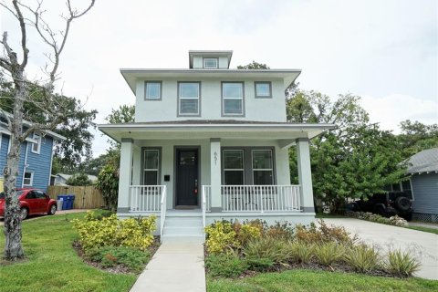 House in Saint Petersburg, Florida 3 bedrooms, 150.5 sq.m. № 2360729