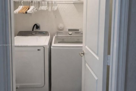 Снять в аренду таунхаус в Хомстед, Флорида 3 спальни, 159.98м2, № 1994631 - фото 14