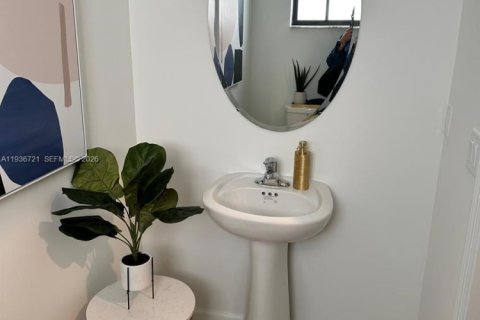 Снять в аренду таунхаус в Хомстед, Флорида 3 спальни, 159.98м2, № 1994631 - фото 6