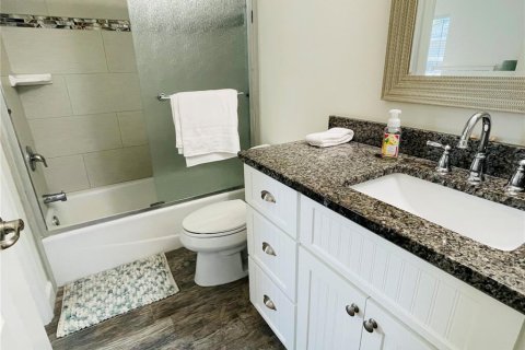 House in Englewood, Florida 3 bedrooms, 123.1 sq.m. № 1721647 - photo 13