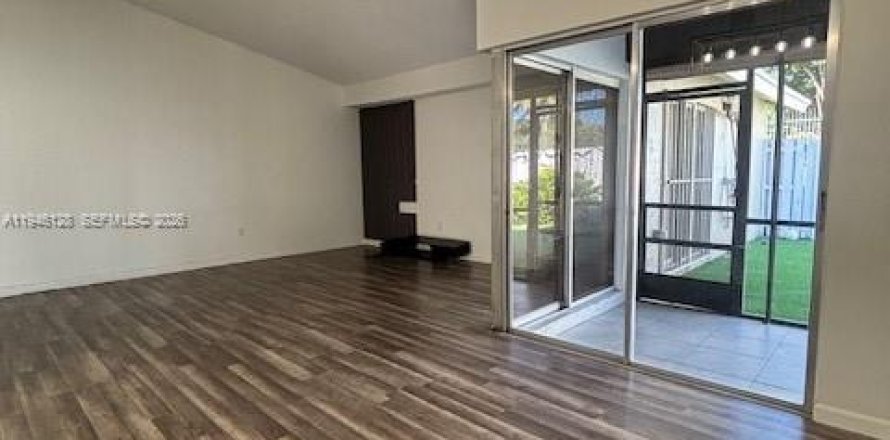 Condo à Miami, Floride, 3 chambres  № 2002454