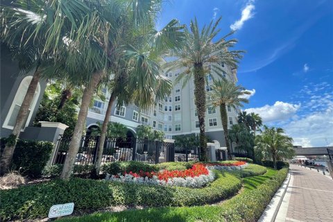 Condominio en venta en Tampa, Florida, 1 dormitorio, 94.3 m2 № 2096897 - foto 2