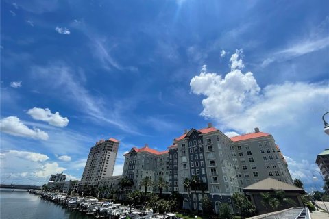 Condominio en venta en Tampa, Florida, 1 dormitorio, 94.3 m2 № 2096897 - foto 8