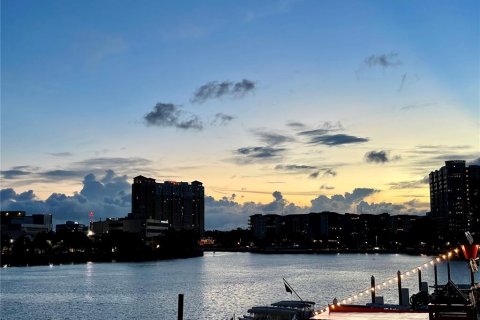 Condominio en venta en Tampa, Florida, 1 dormitorio, 94.3 m2 № 2096897 - foto 13