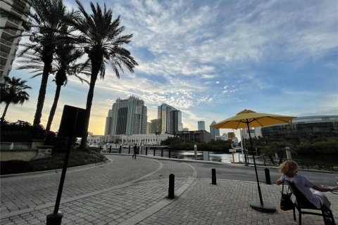 Condominio en venta en Tampa, Florida, 1 dormitorio, 94.3 m2 № 2096897 - foto 10