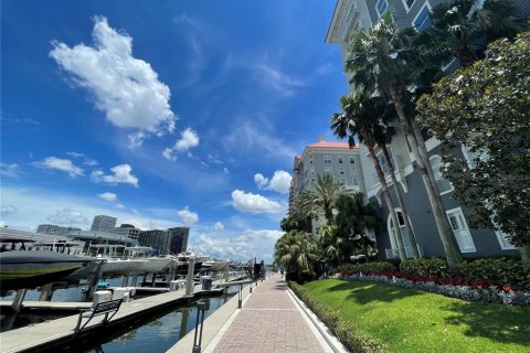 Condominio en venta en Tampa, Florida, 1 dormitorio, 94.3 m2 № 2096897 - foto 5