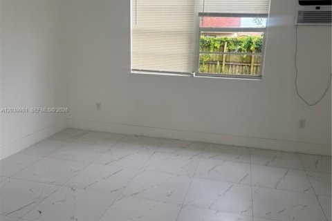 Casa en alquiler en Hallandale Beach, Florida, 2 dormitorios, 53.23 m2 № 2086157 - foto 11