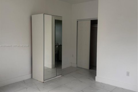 Casa en alquiler en Hallandale Beach, Florida, 2 dormitorios, 53.23 m2 № 2086157 - foto 9
