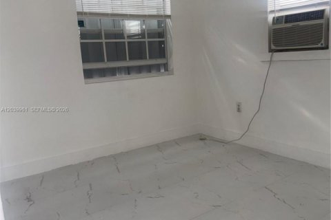 Casa en alquiler en Hallandale Beach, Florida, 2 dormitorios, 53.23 m2 № 2086157 - foto 6