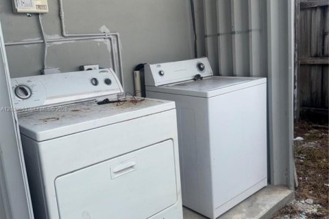 Casa en alquiler en Hallandale Beach, Florida, 2 dormitorios, 53.23 m2 № 2086157 - foto 12