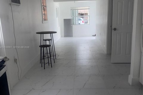 Casa en alquiler en Hallandale Beach, Florida, 2 dormitorios, 53.23 m2 № 2086157 - foto 14