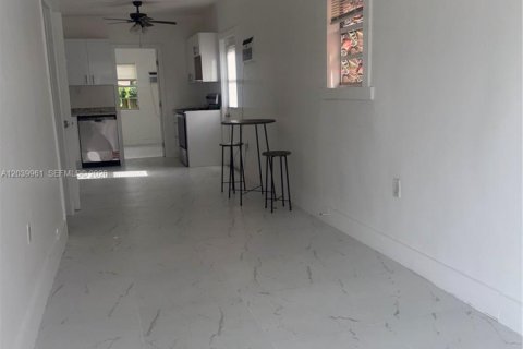 Casa en alquiler en Hallandale Beach, Florida, 2 dormitorios, 53.23 m2 № 2086157 - foto 4