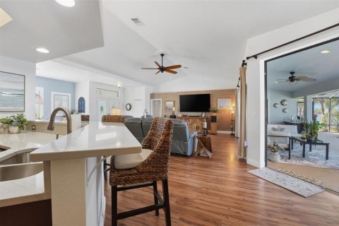 House in Port Charlotte, Florida 3 bedrooms, 197.6 sq.m. № 2144133 - photo 15