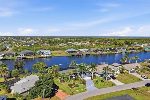 Villa ou maison à Port Charlotte, Floride 3 chambres, 197.6 m2 № 2144133
