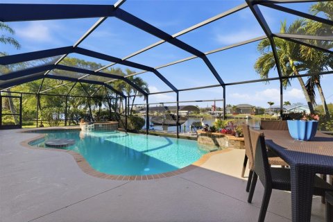 House in Port Charlotte, Florida 3 bedrooms, 197.6 sq.m. № 2144133 - photo 12