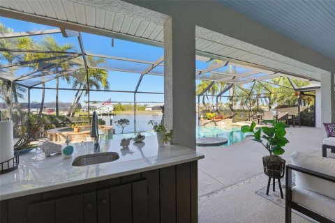 House in Port Charlotte, Florida 3 bedrooms, 197.6 sq.m. № 2144133 - photo 8