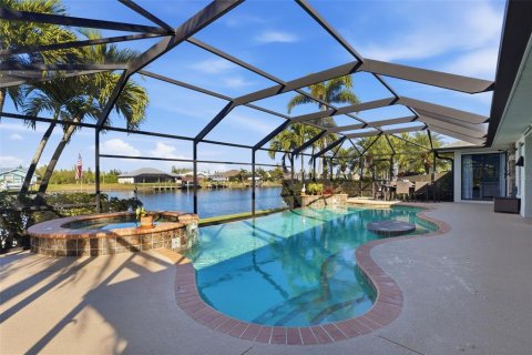 House in Port Charlotte, Florida 3 bedrooms, 197.6 sq.m. № 2144133 - photo 4