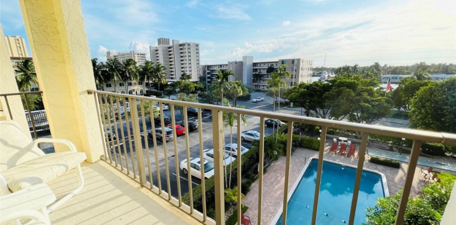 Condominio en Pompano Beach, Florida, 2 dormitorios № 966142