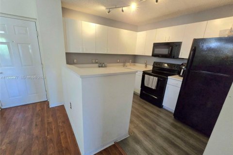 Condominio en alquiler en Doral, Florida, 1 dormitorio, 69.03 m2 № 2063679 - foto 3