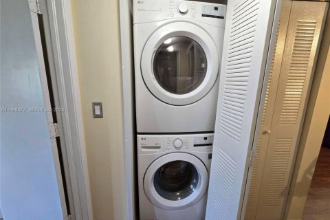 Condominio en alquiler en Doral, Florida, 1 dormitorio, 69.03 m2 № 2063679 - foto 14