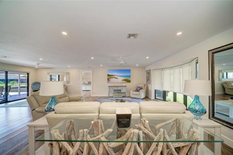 Villa ou maison à vendre à Punta Gorda, Floride: 3 chambres, 212.19 m2 № 2156844 - photo 8