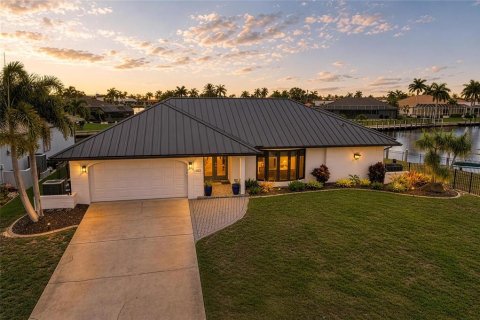 Villa ou maison à vendre à Punta Gorda, Floride: 3 chambres, 212.19 m2 № 2156844 - photo 2