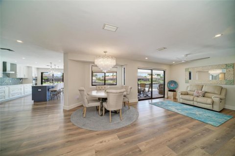 Villa ou maison à vendre à Punta Gorda, Floride: 3 chambres, 212.19 m2 № 2156844 - photo 14