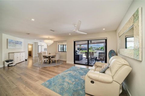 Villa ou maison à vendre à Punta Gorda, Floride: 3 chambres, 212.19 m2 № 2156844 - photo 12