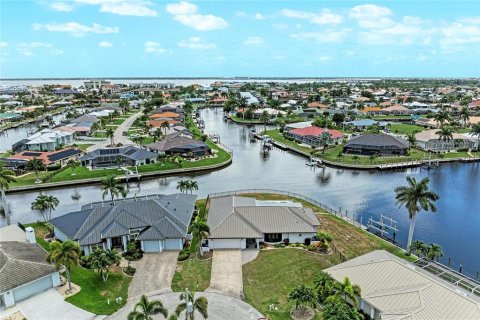 Villa ou maison à Punta Gorda, Floride 3 chambres, 212.19 m2 № 2156844