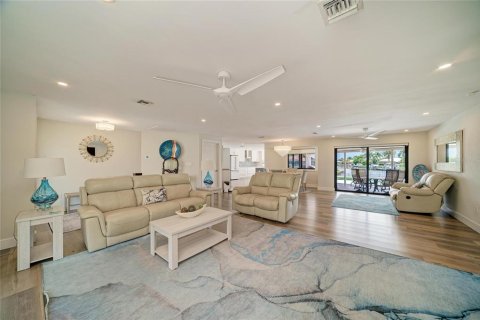 Villa ou maison à vendre à Punta Gorda, Floride: 3 chambres, 212.19 m2 № 2156844 - photo 11