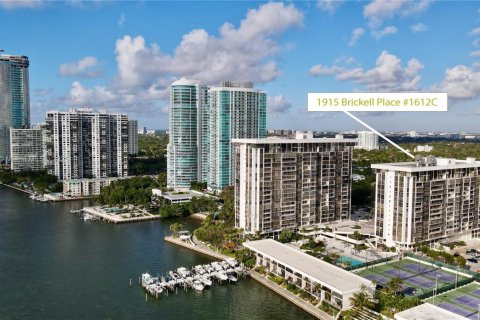 Condo in Miami, Florida, 2 bedrooms  № 1697399 - photo 2