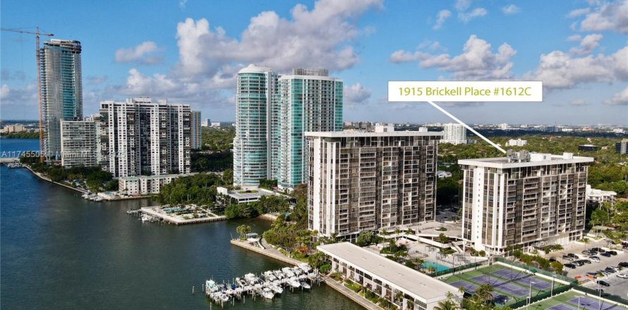 Condo in Miami, Florida, 2 bedrooms  № 1697399
